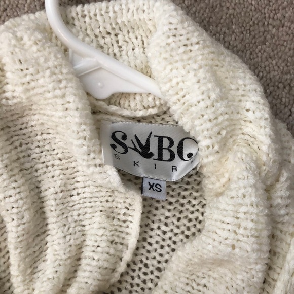 Top - Picture 2 of 2